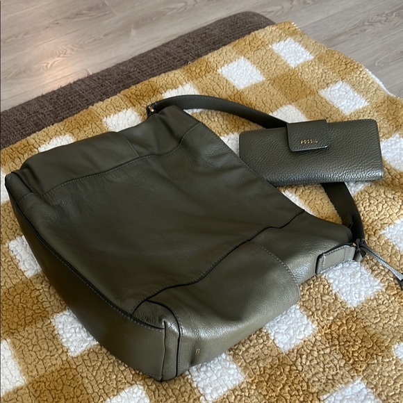 Fossil purse with matching wallet - Picture 1 of 3